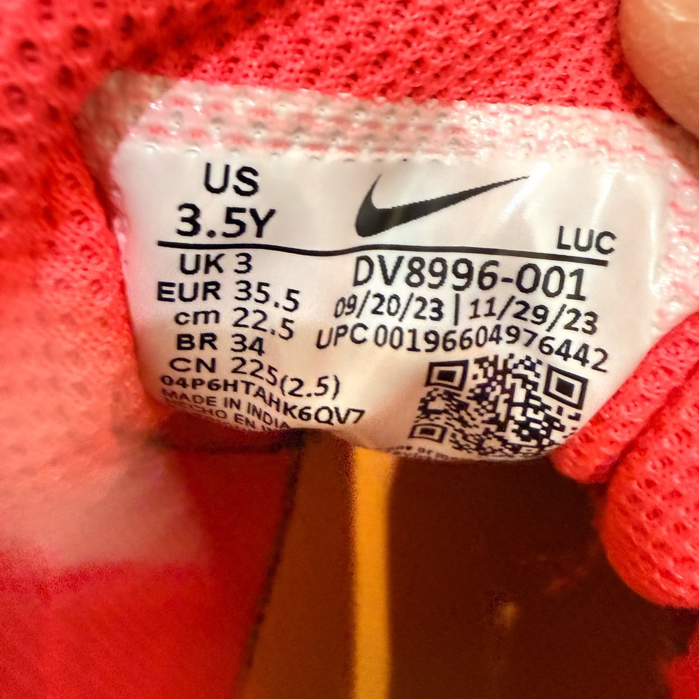 Nike Team Hustle D 11 Big Kids' Basketball Shoes - Size 3.5Y - Picture 7 of 7